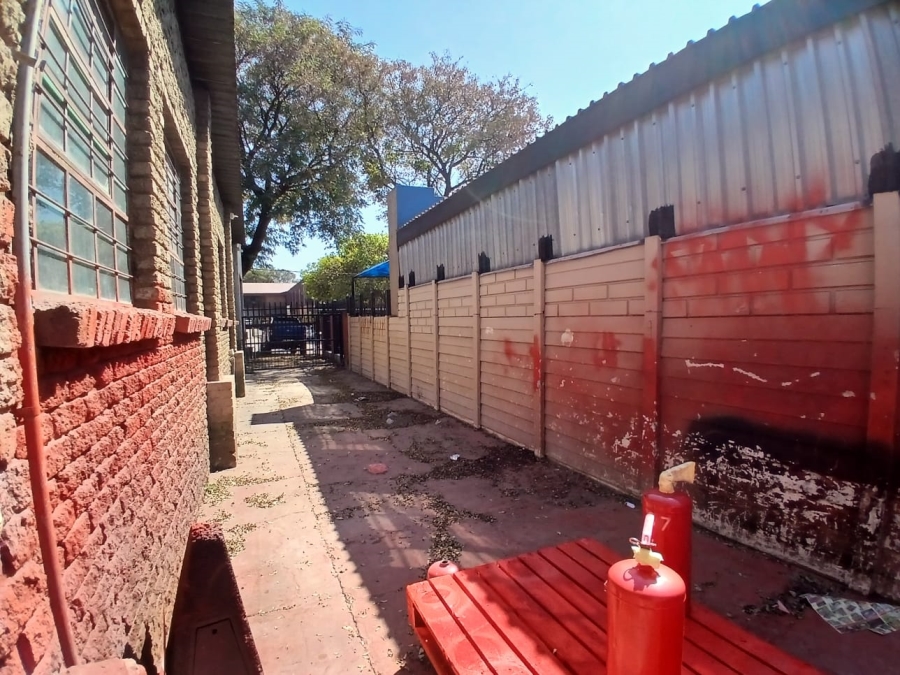 To Let Commercial Property for Rent in Oos Einde North West